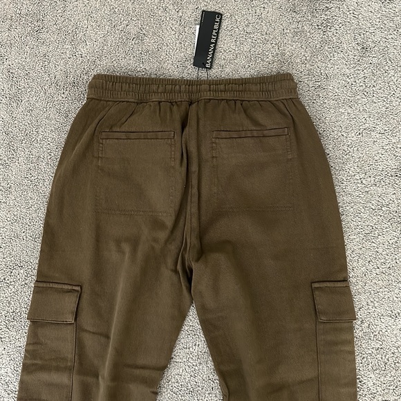 Banana Republic Jogger with Cargo Pockets - Picture 3 of 5